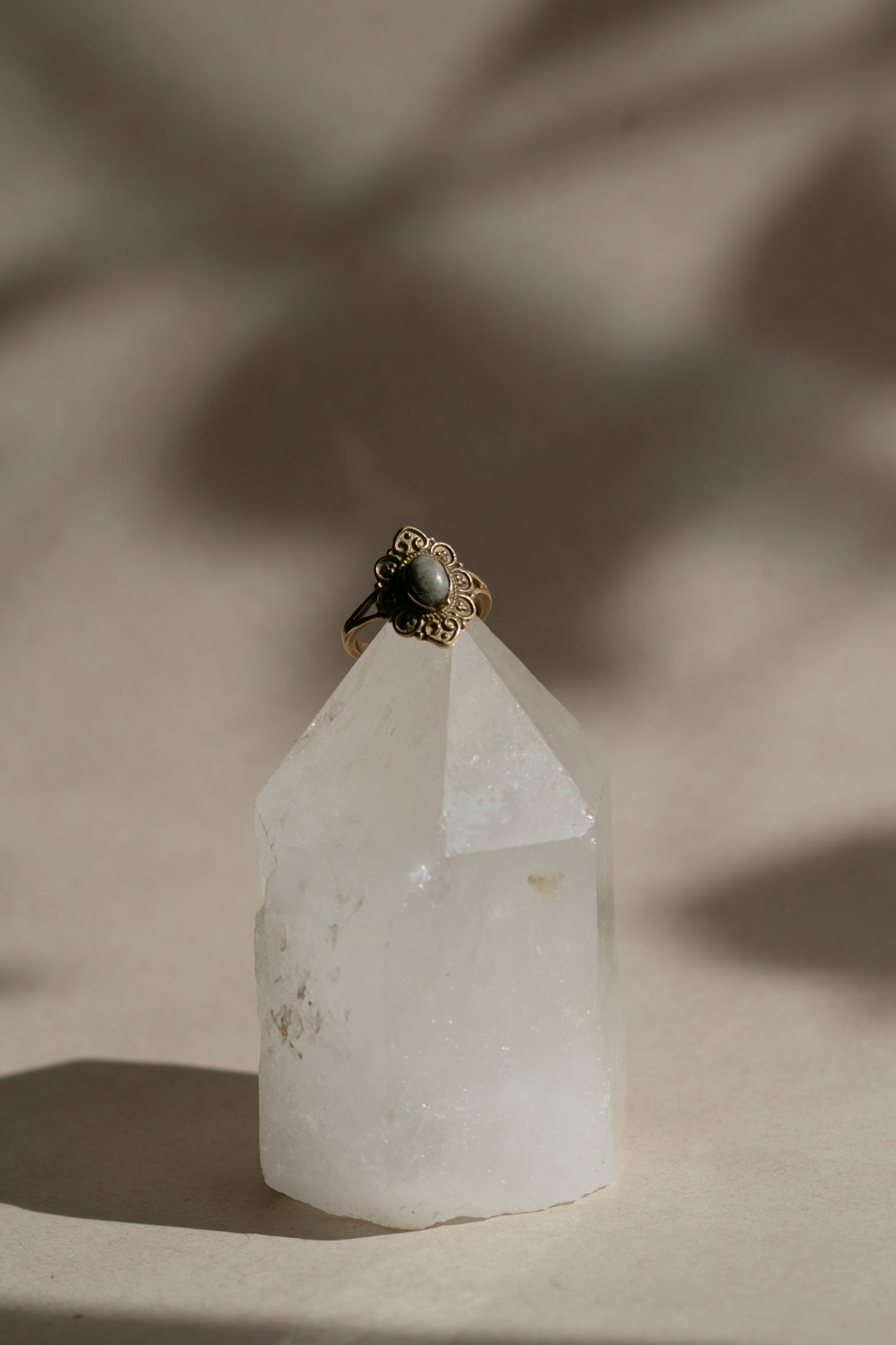 Anillo de howlita - Joyería mágica