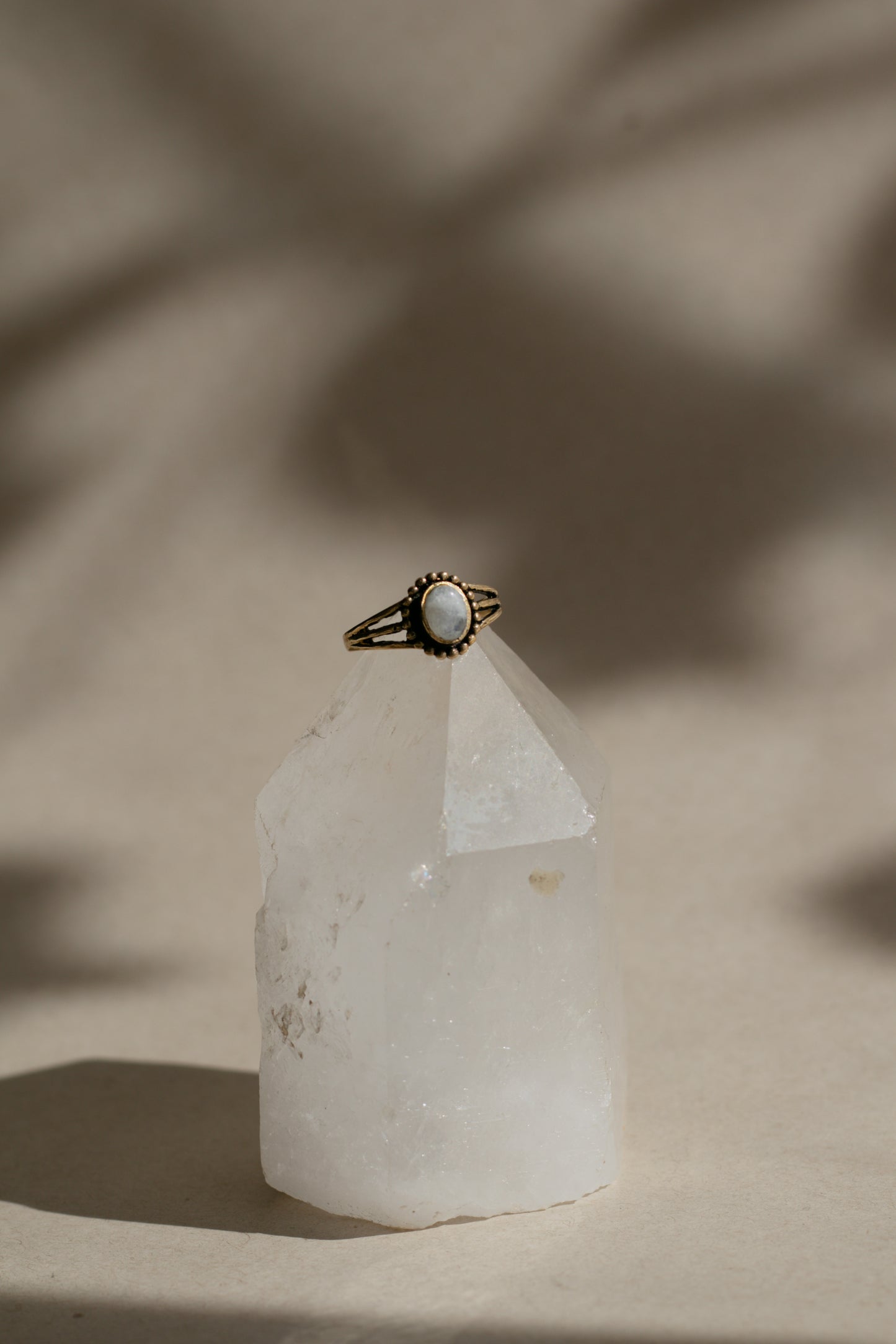 Anillo de piedra luna - Joyería mágica