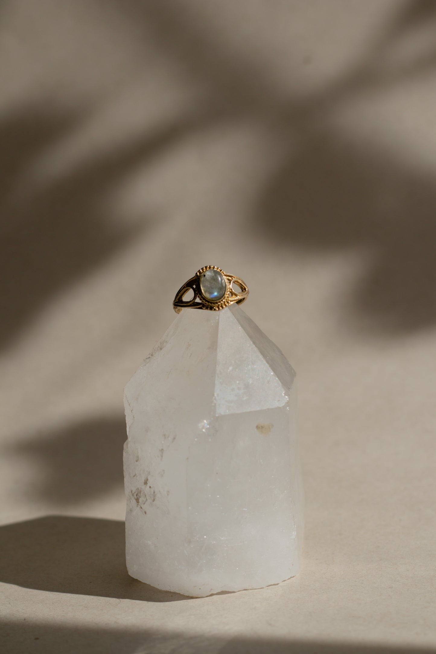 Anillo de labradorita - Joyería mágica