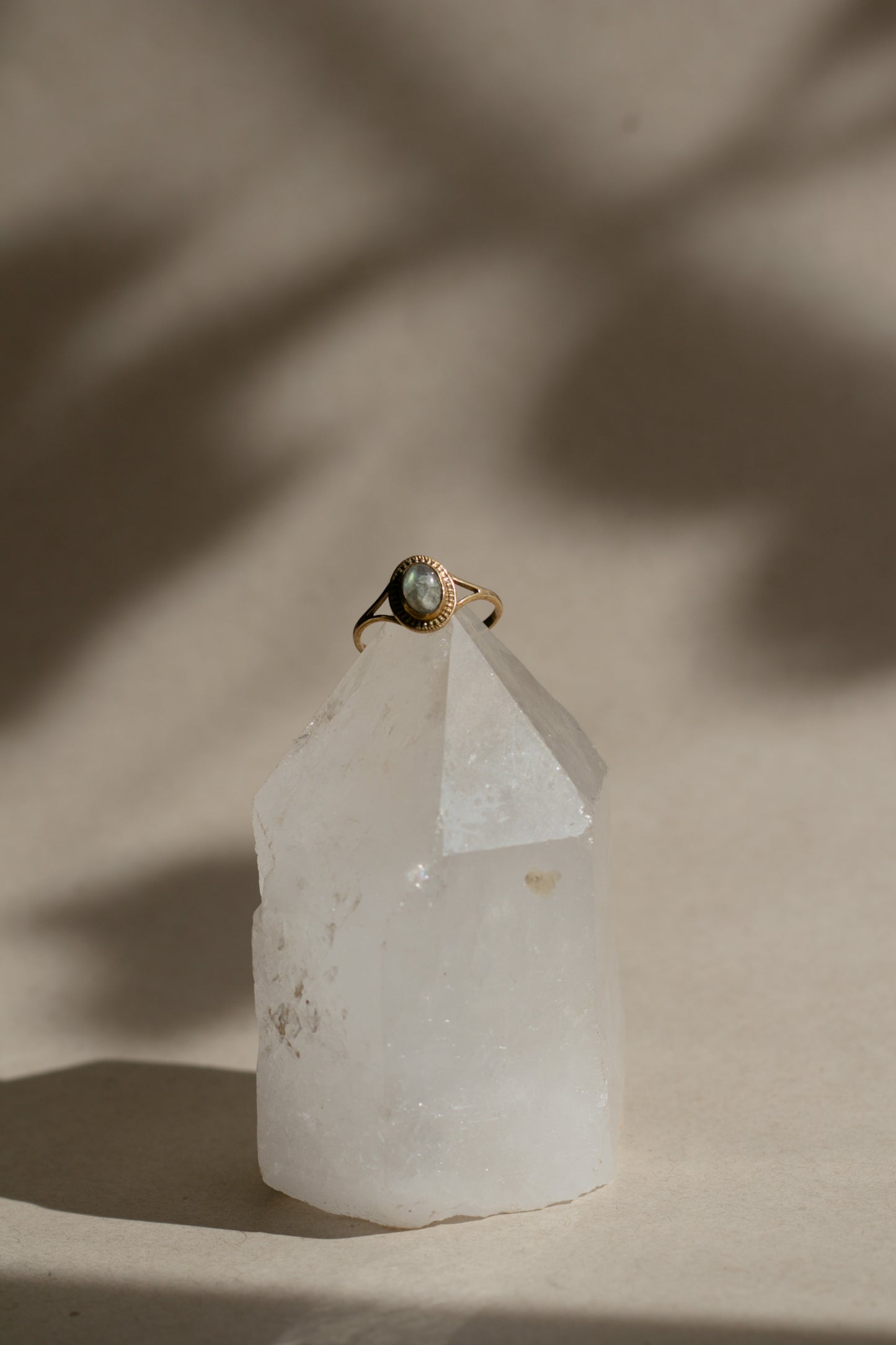 Anillo de labradorita - Joyería mágica