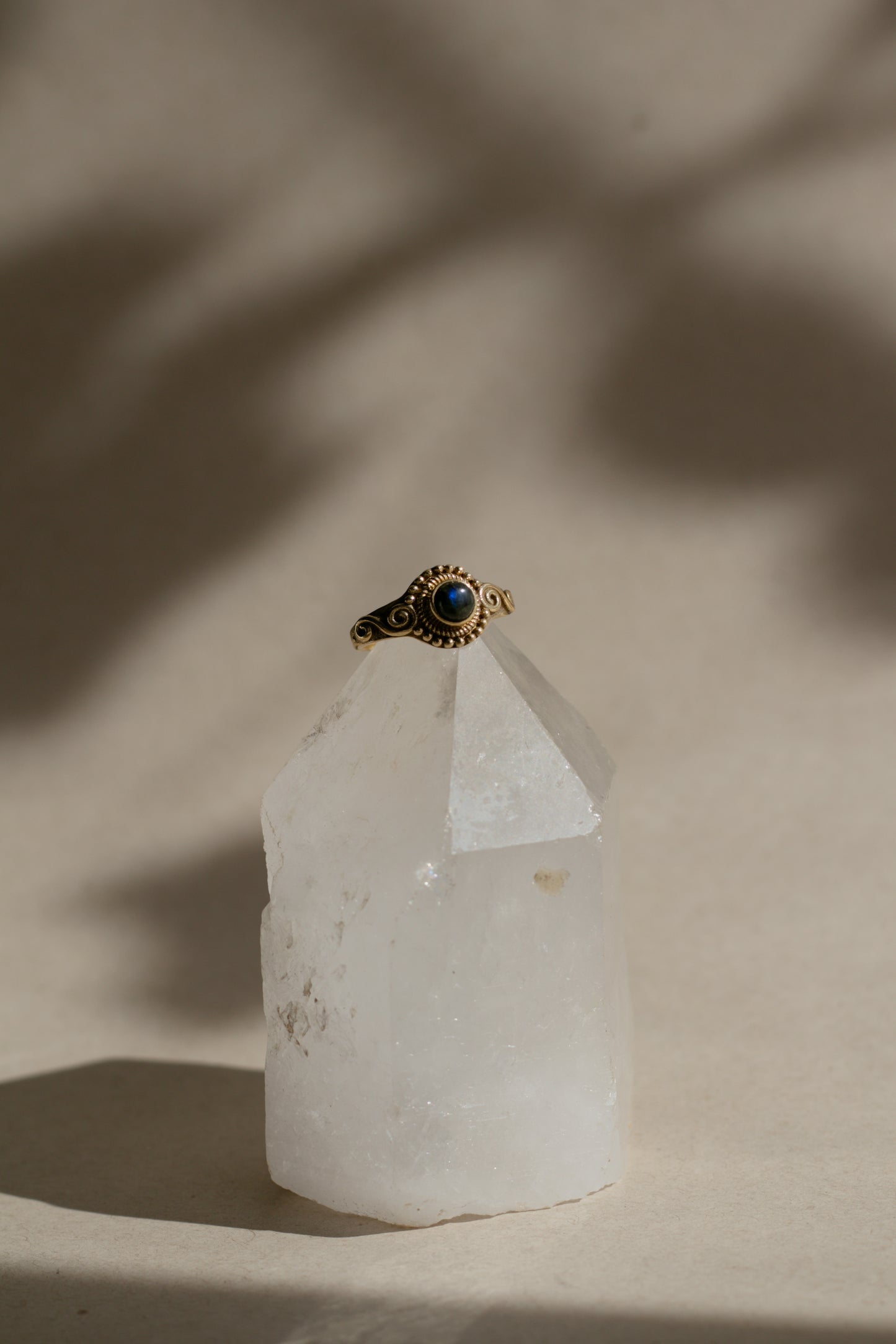 Anillo de labradorita - Joyería mágica