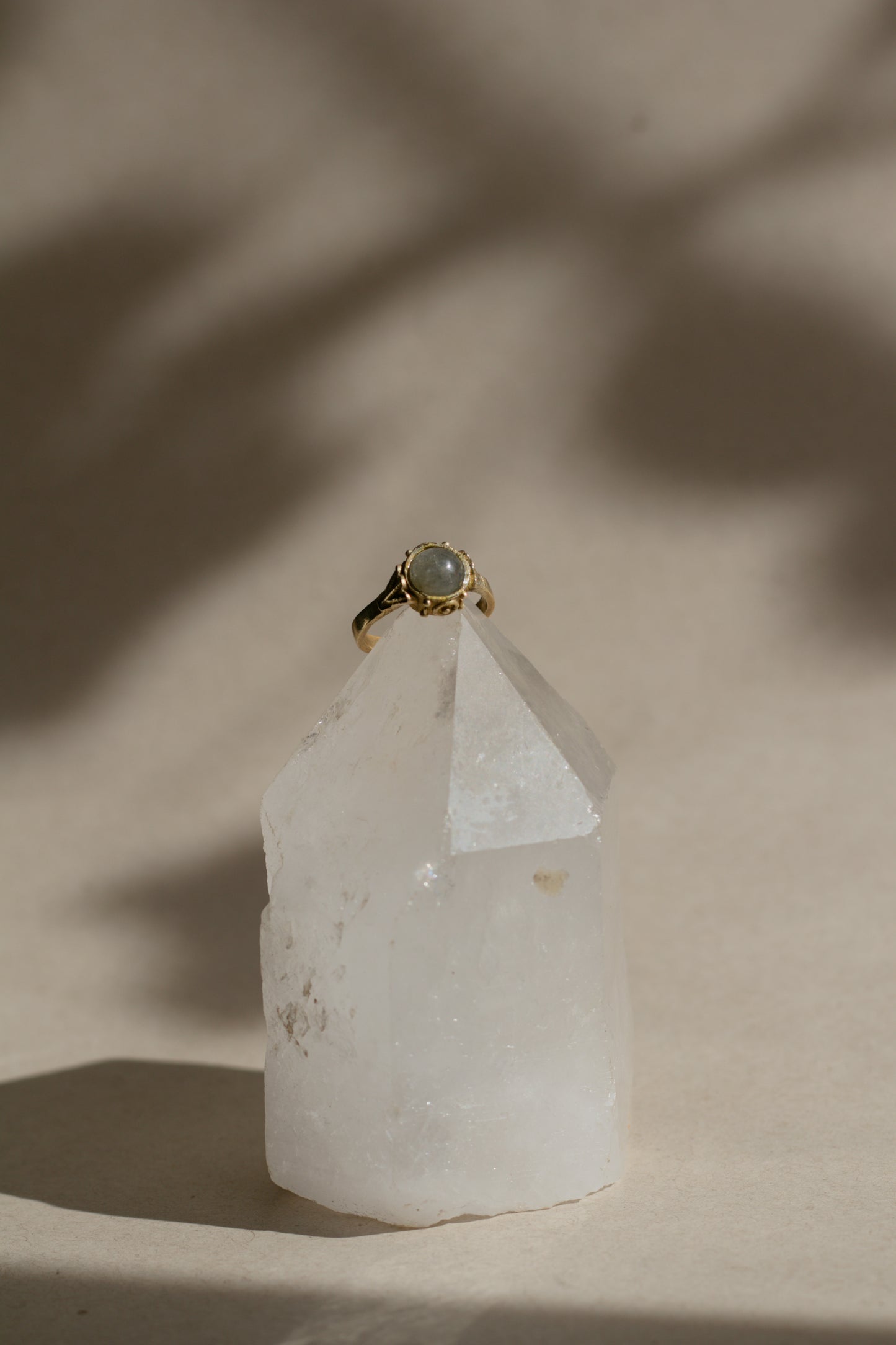 Anillo de labradorita - Joyería mágica