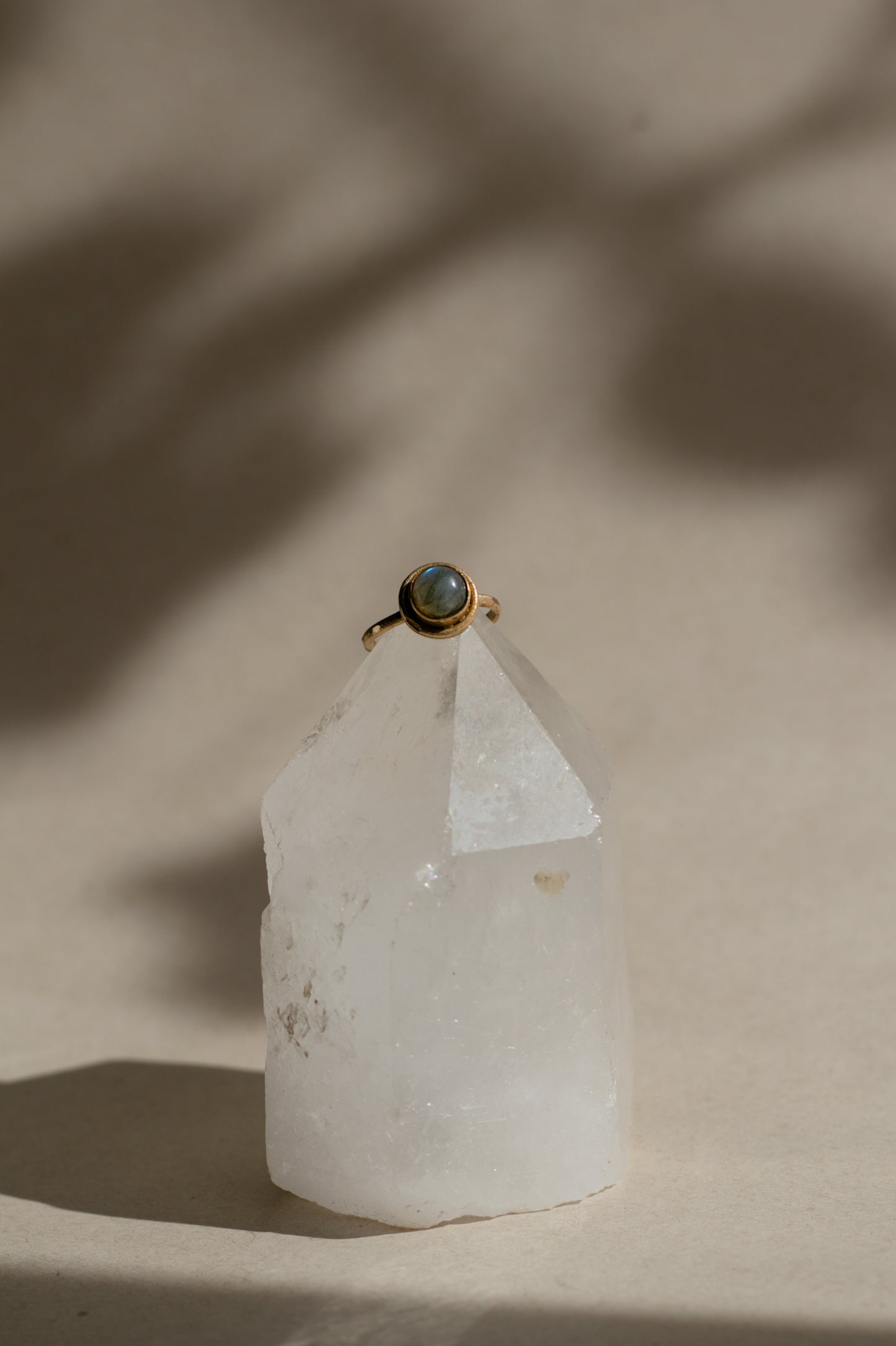 Anillo de labradorita - Joyería mágica