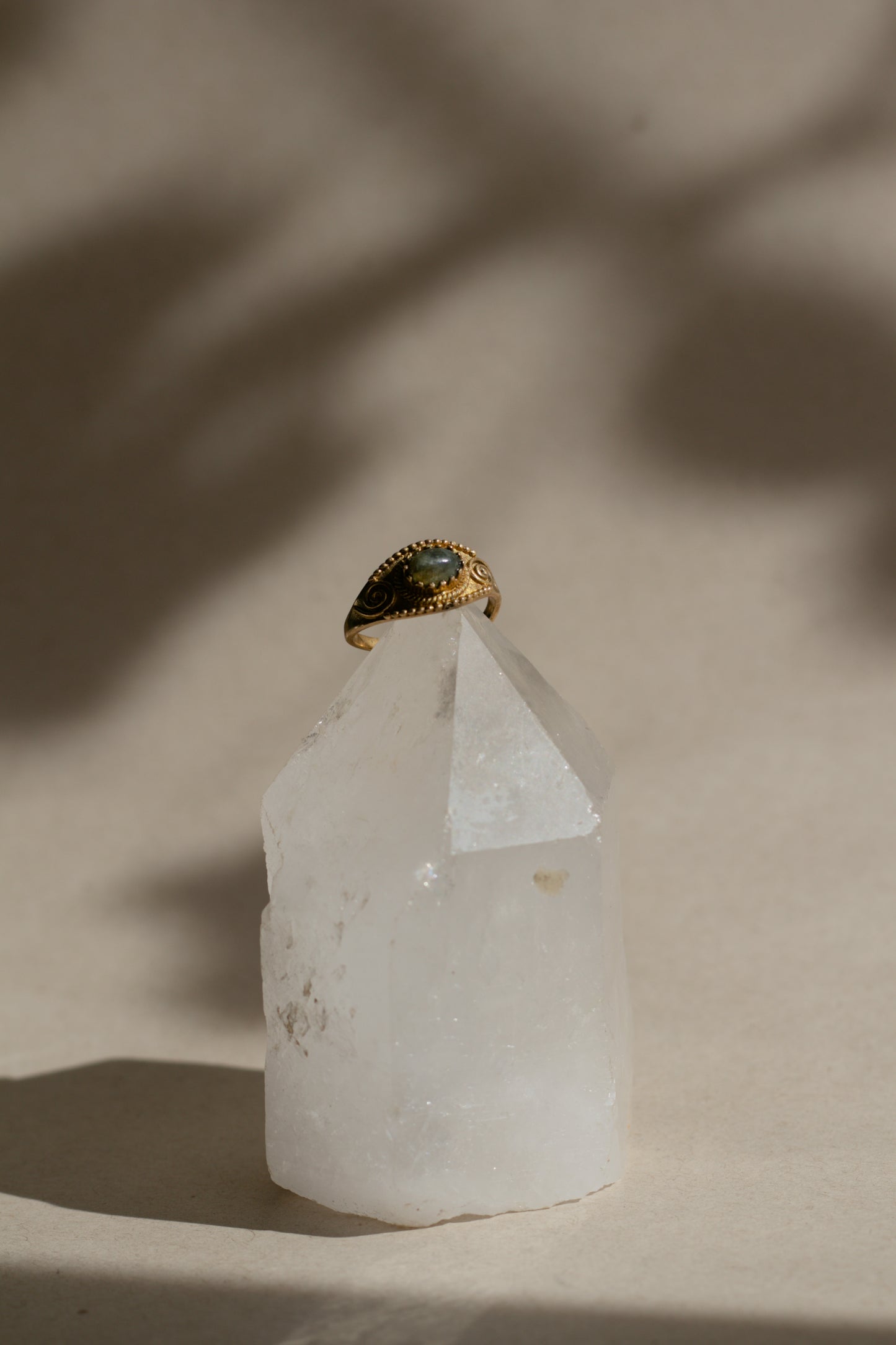 Anillo de labradorita - Joyería mágica