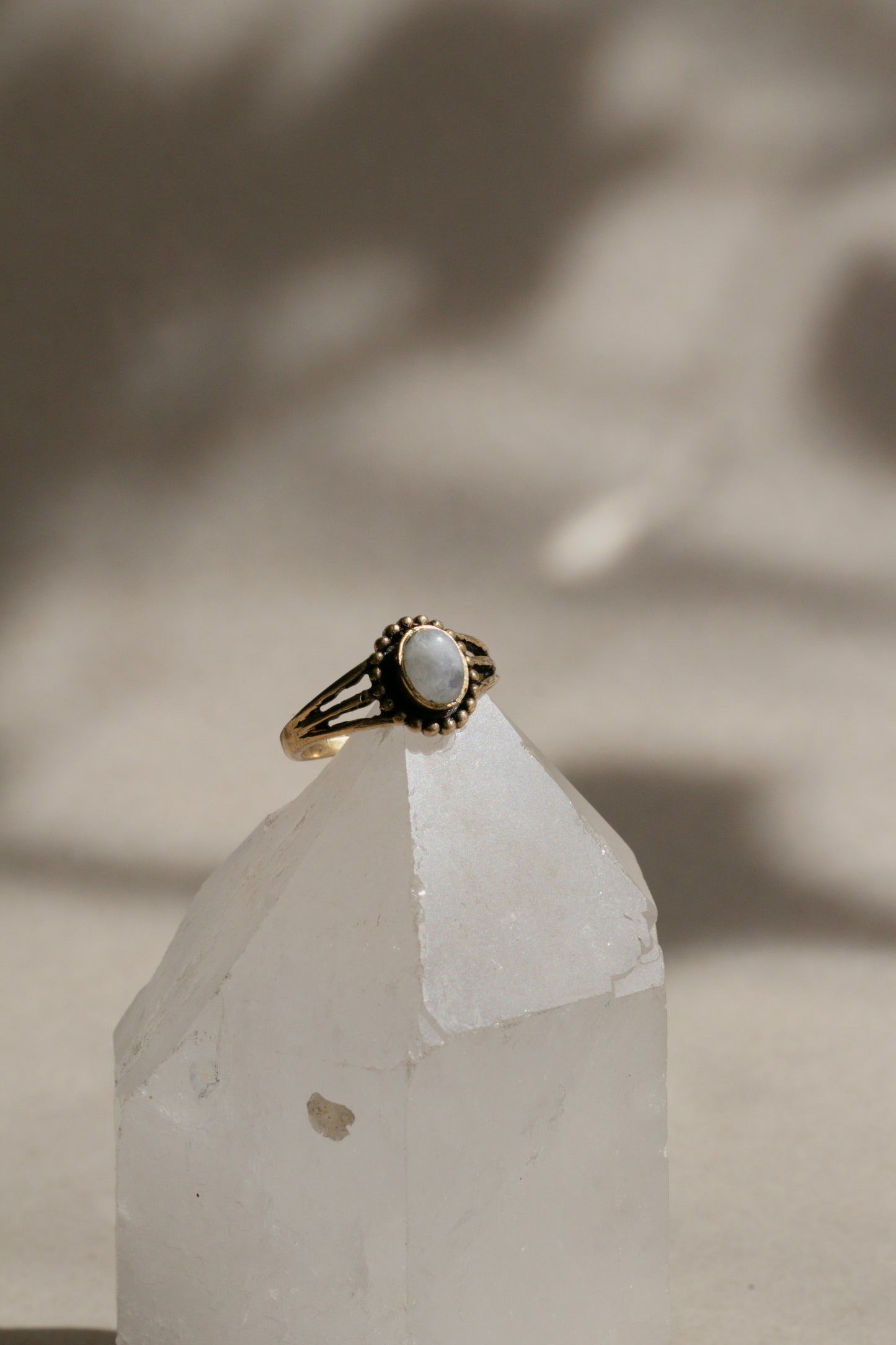 Anillo de piedra luna - Joyería mágica