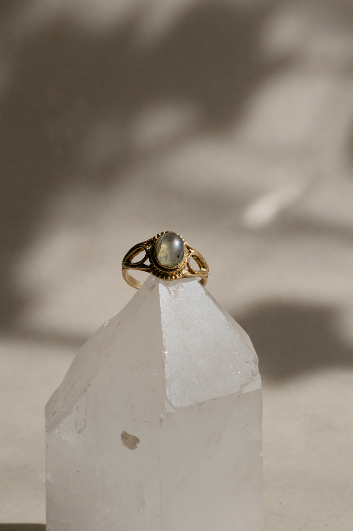 Anillo de labradorita - Joyería mágica