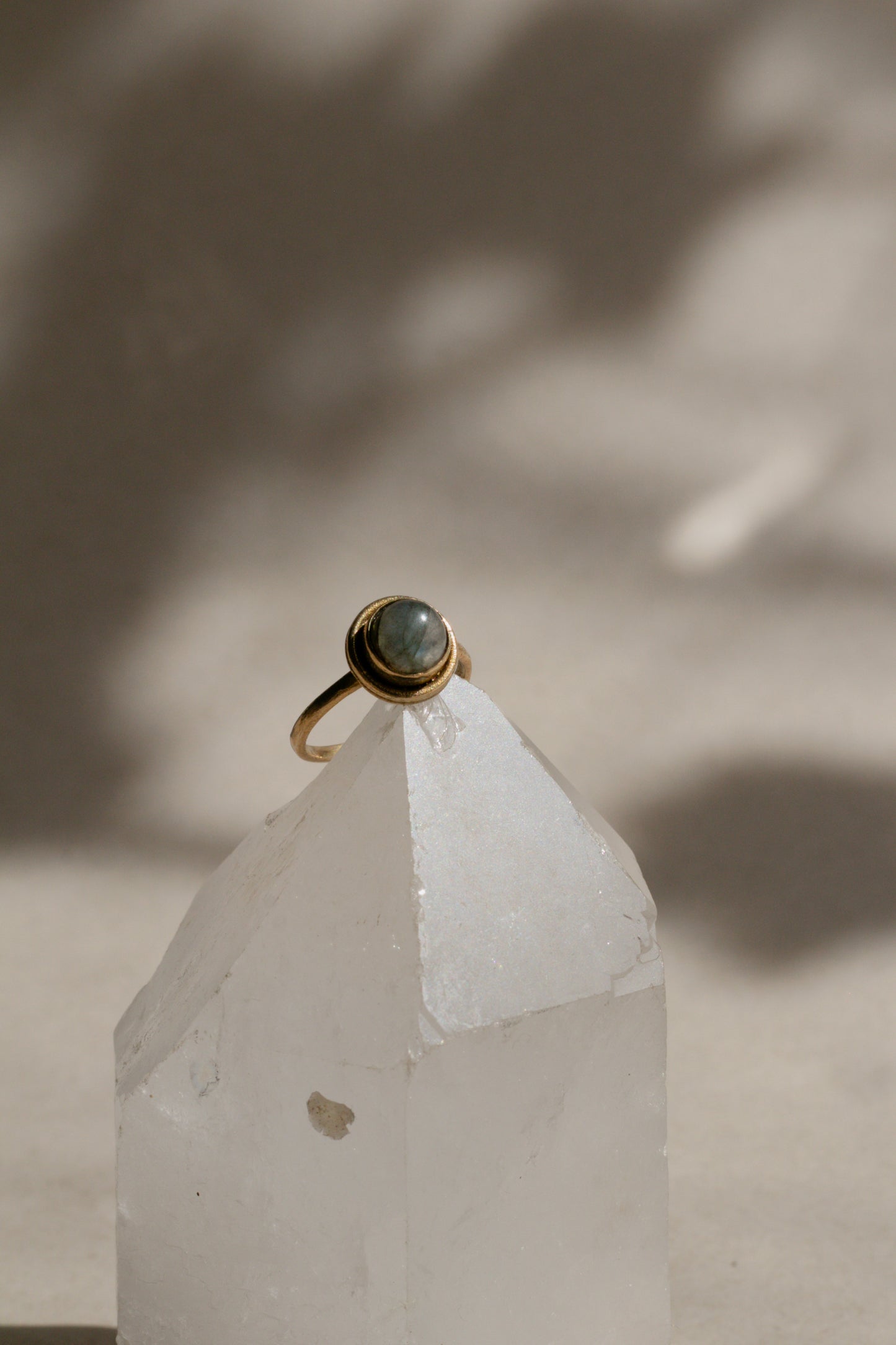Anillo de labradorita - Joyería mágica