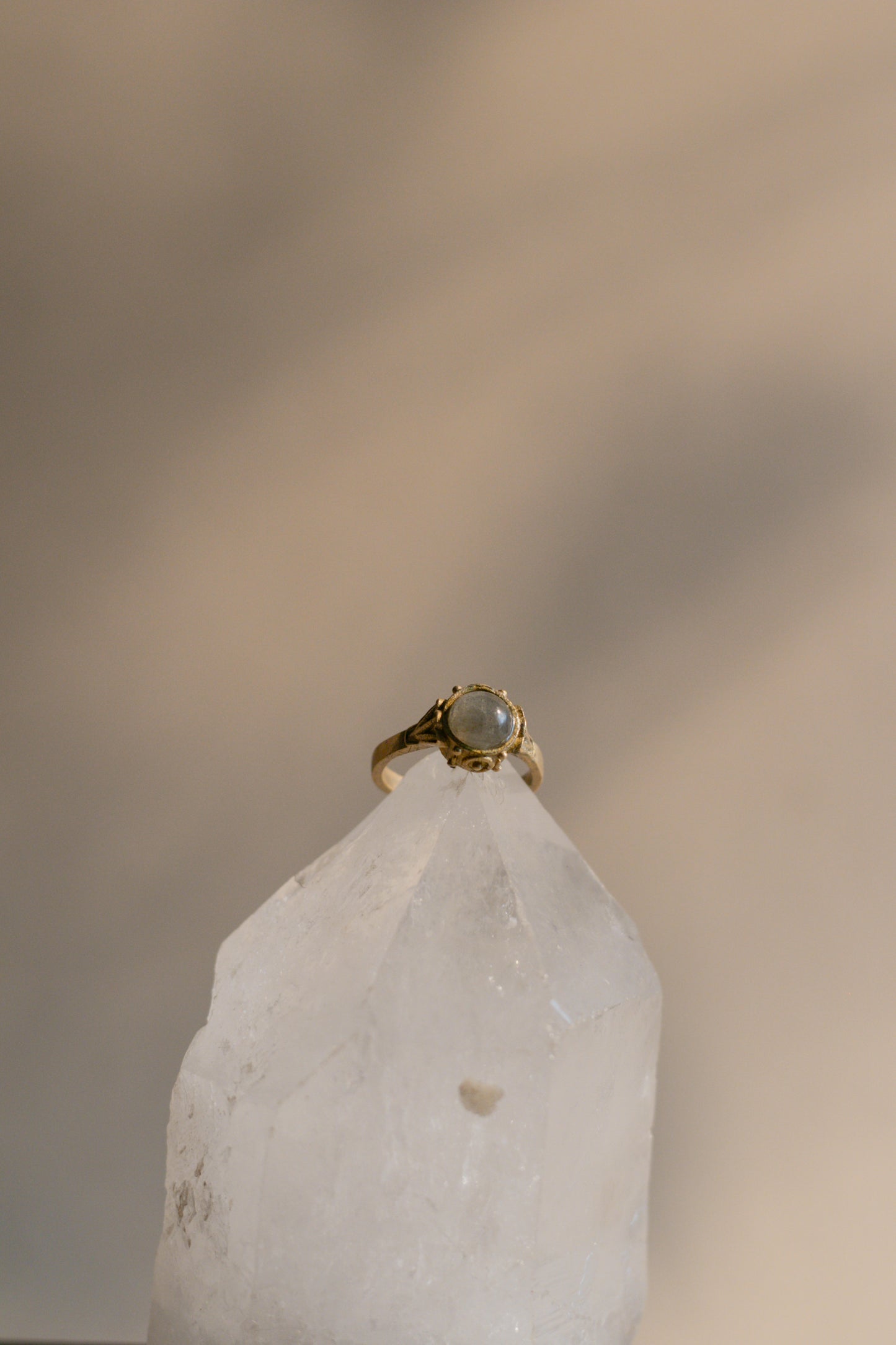 Anillo de labradorita - Joyería mágica