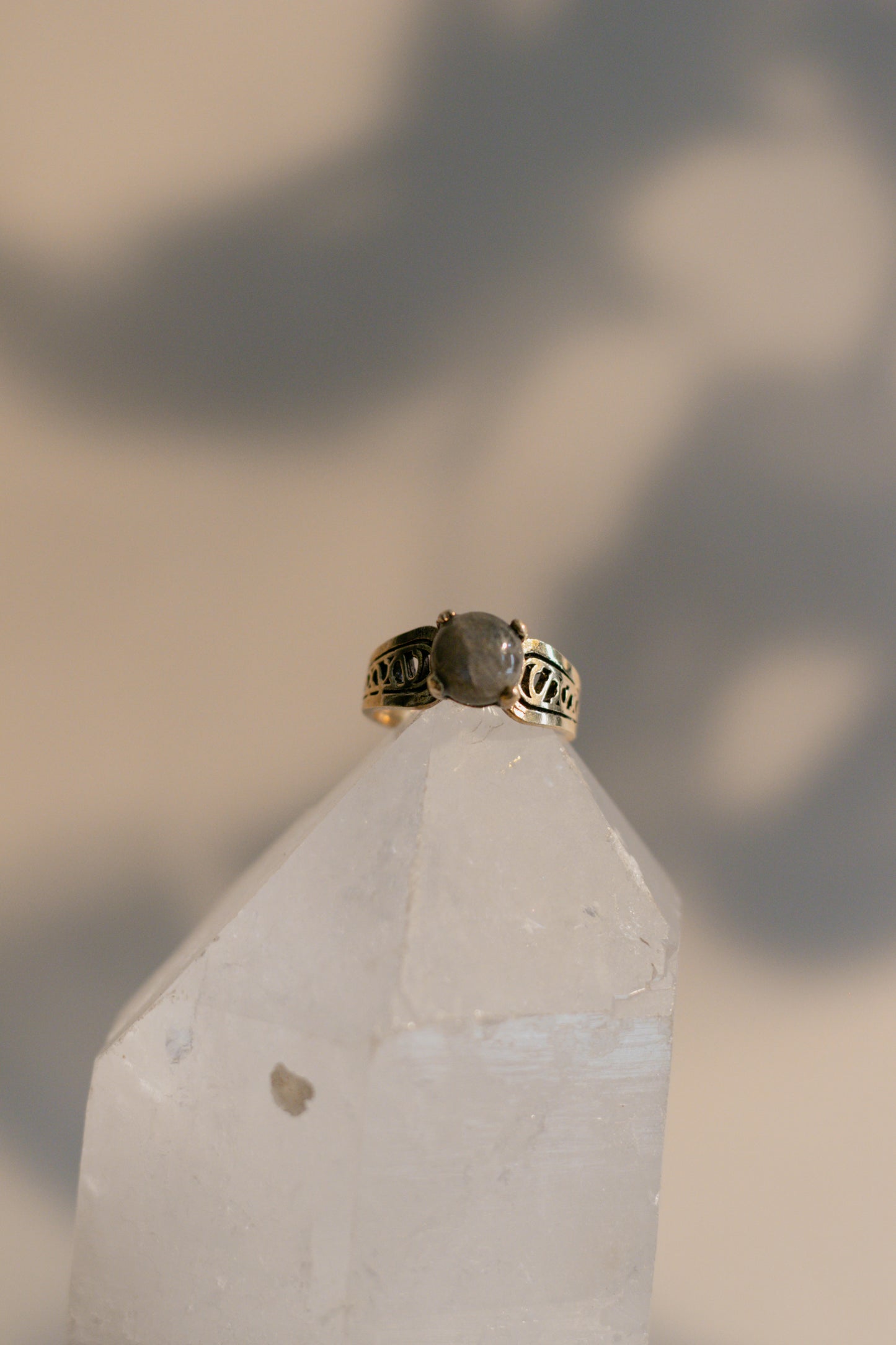 Anillo de labradorita - Joyería mágica