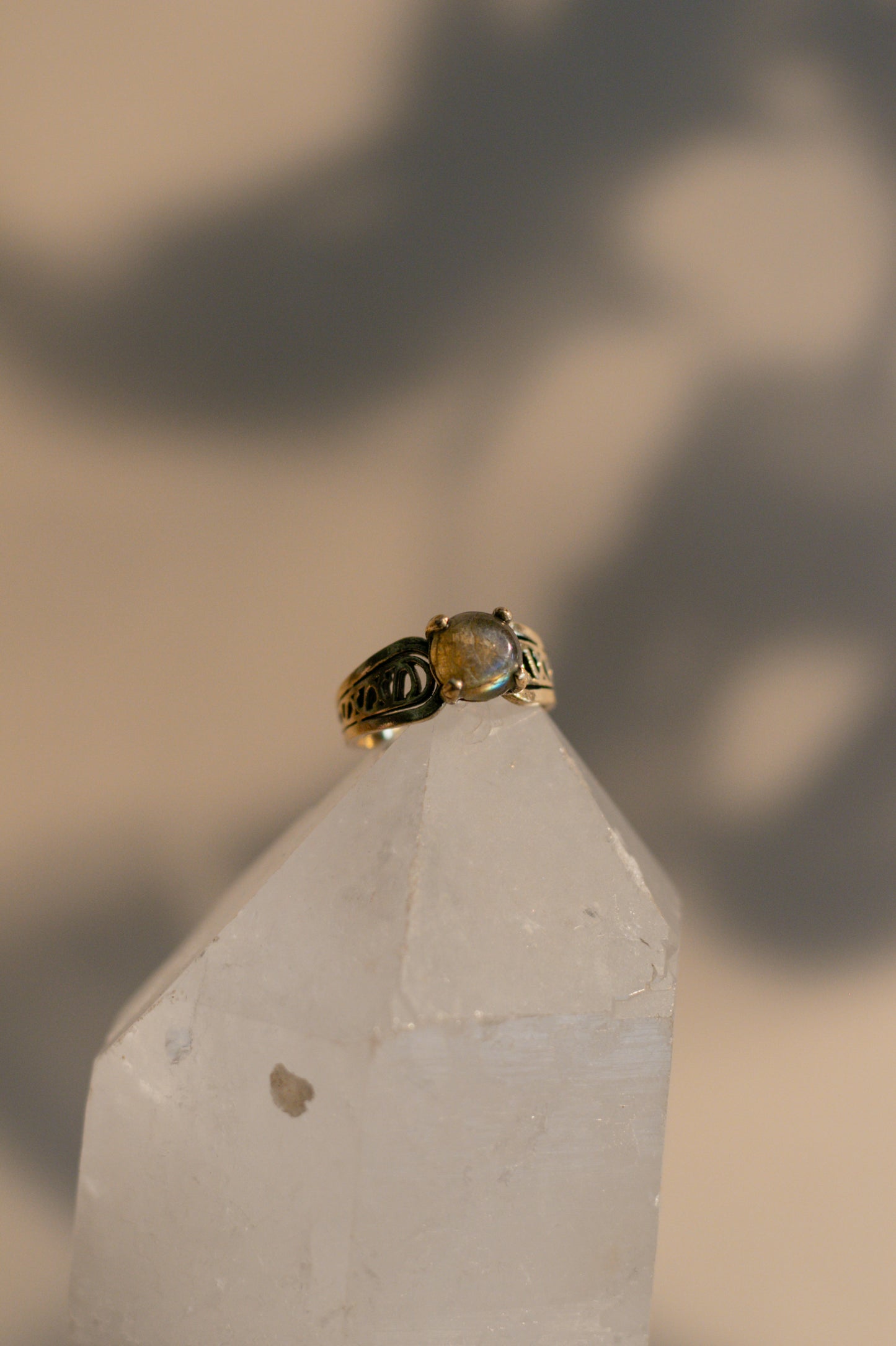 Anillo de labradorita - Joyería mágica