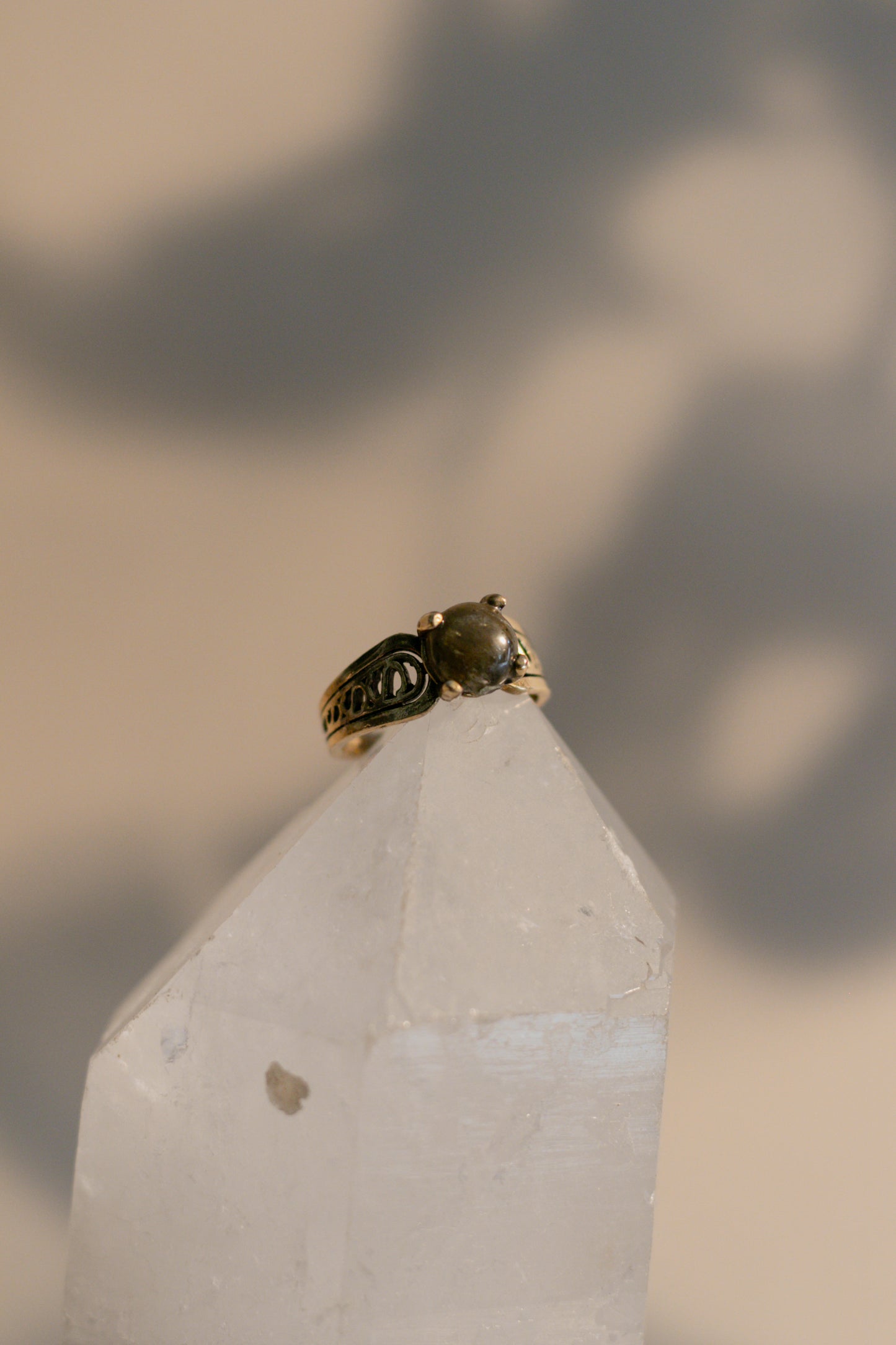 Anillo de labradorita - Joyería mágica