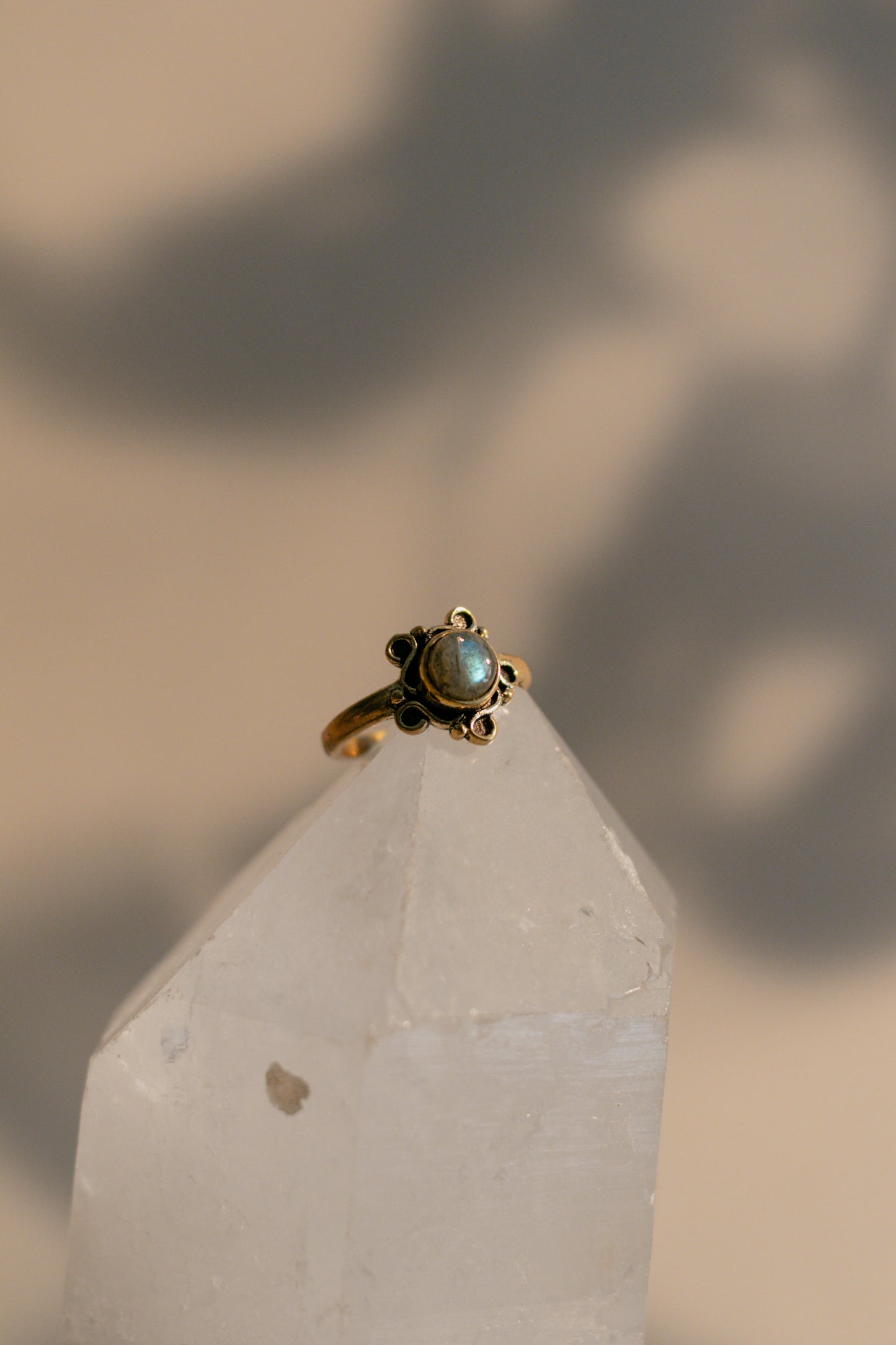 Anillo de labradorita - Joyería mágica