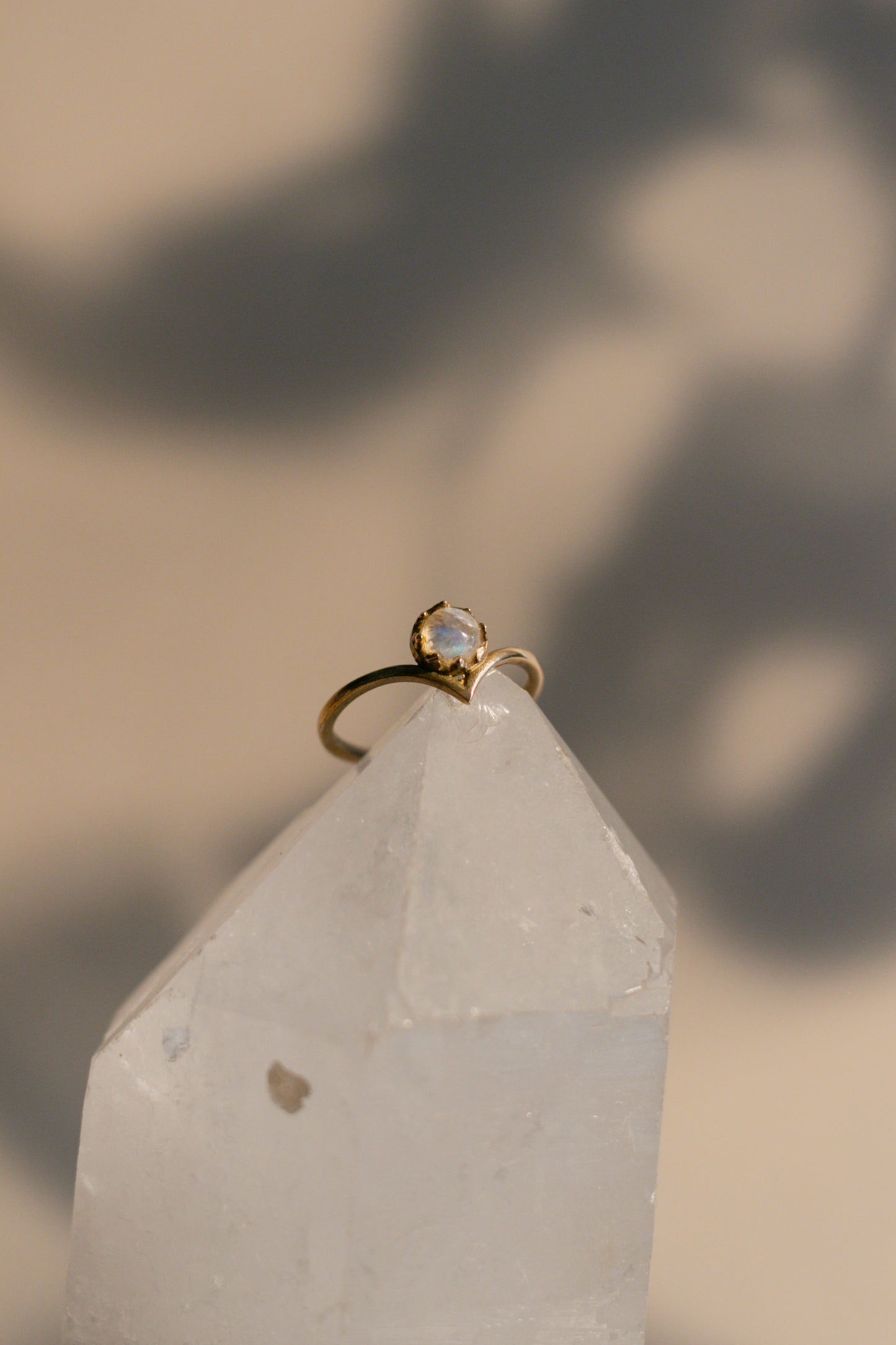 Anillo de piedra luna - Joyería mágica
