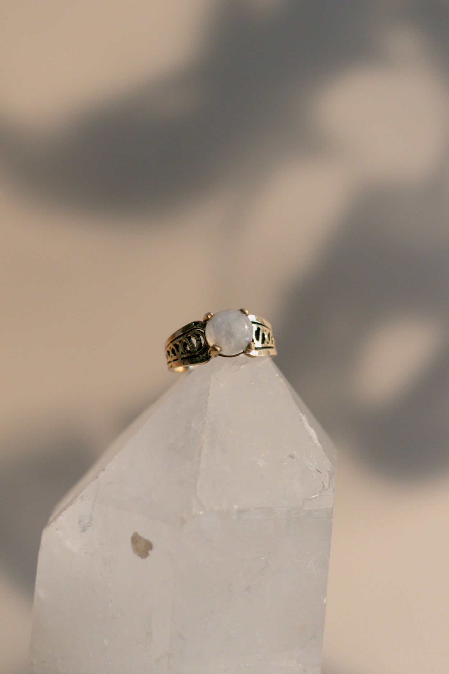 Anillo de piedra luna - Joyería mágica