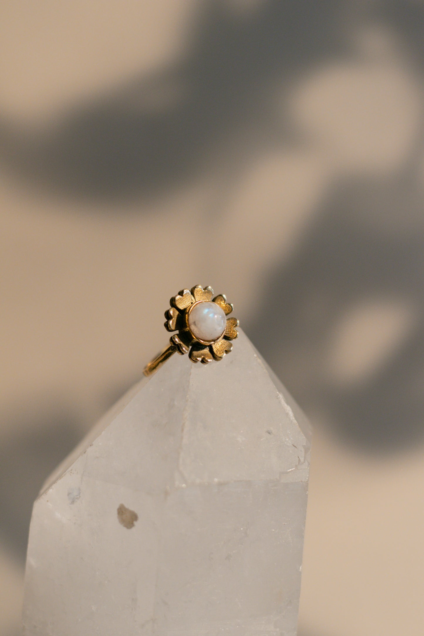 Anillo de piedra luna - Joyería mágica