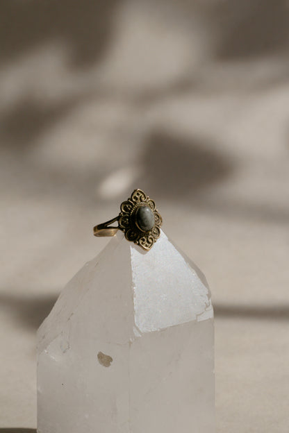 Anillo de howlita - Joyería mágica