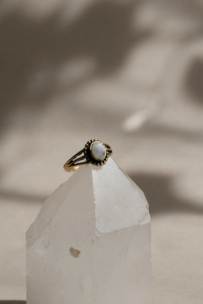 Anillo de piedra luna - Joyería mágica
