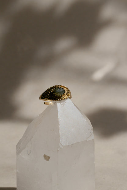 Anillo de labradorita - Joyería mágica