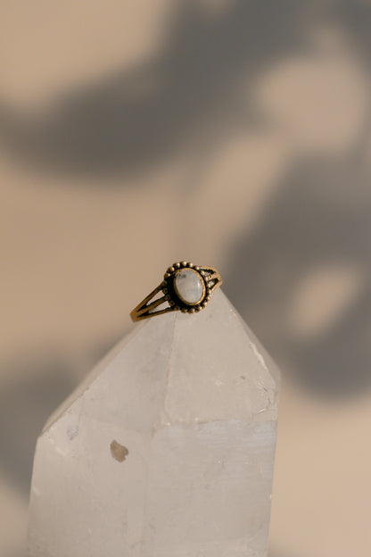 Anillo de piedra luna - Joyería mágica