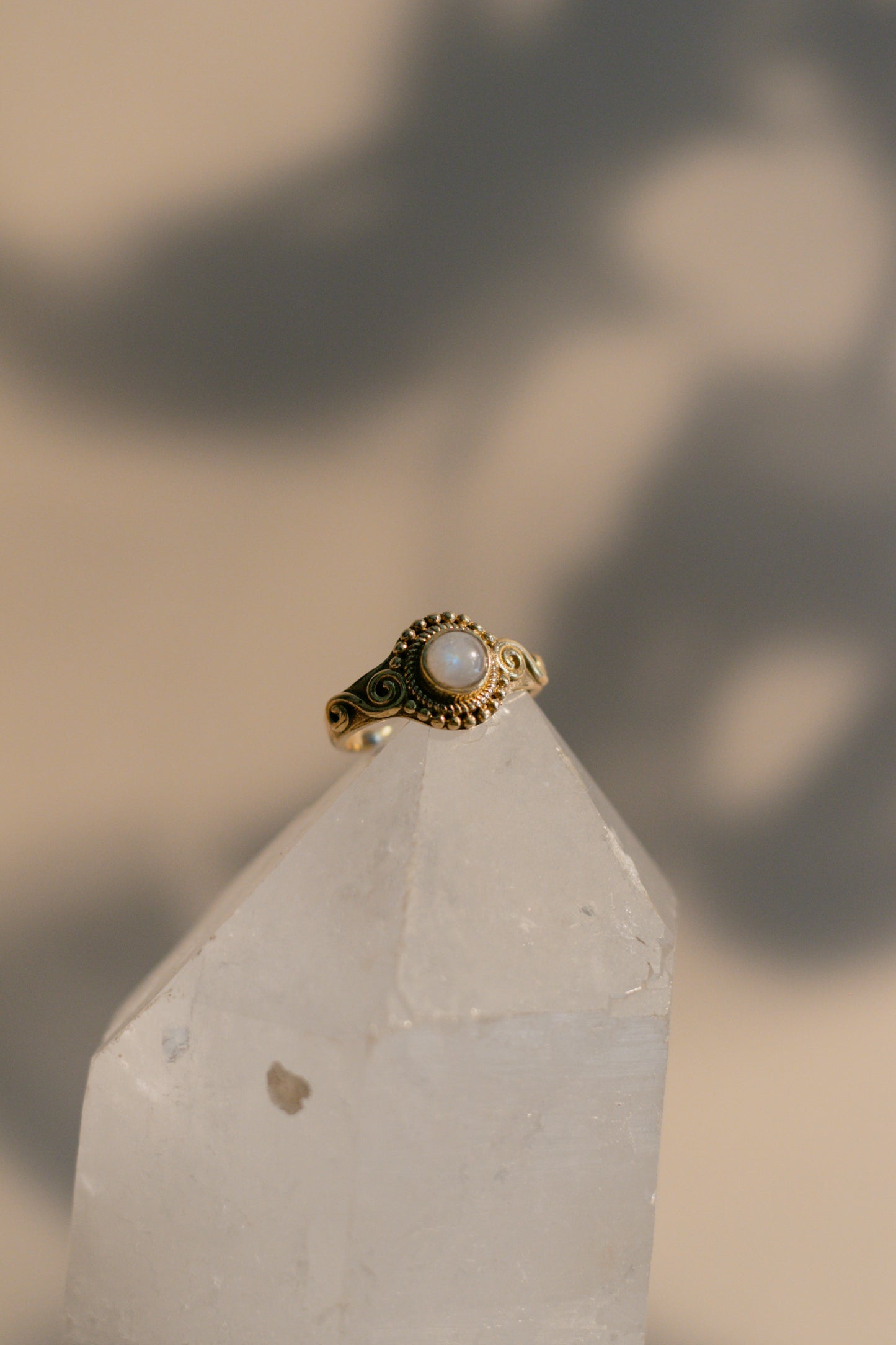 Anillo de piedra luna - Joyería mágica