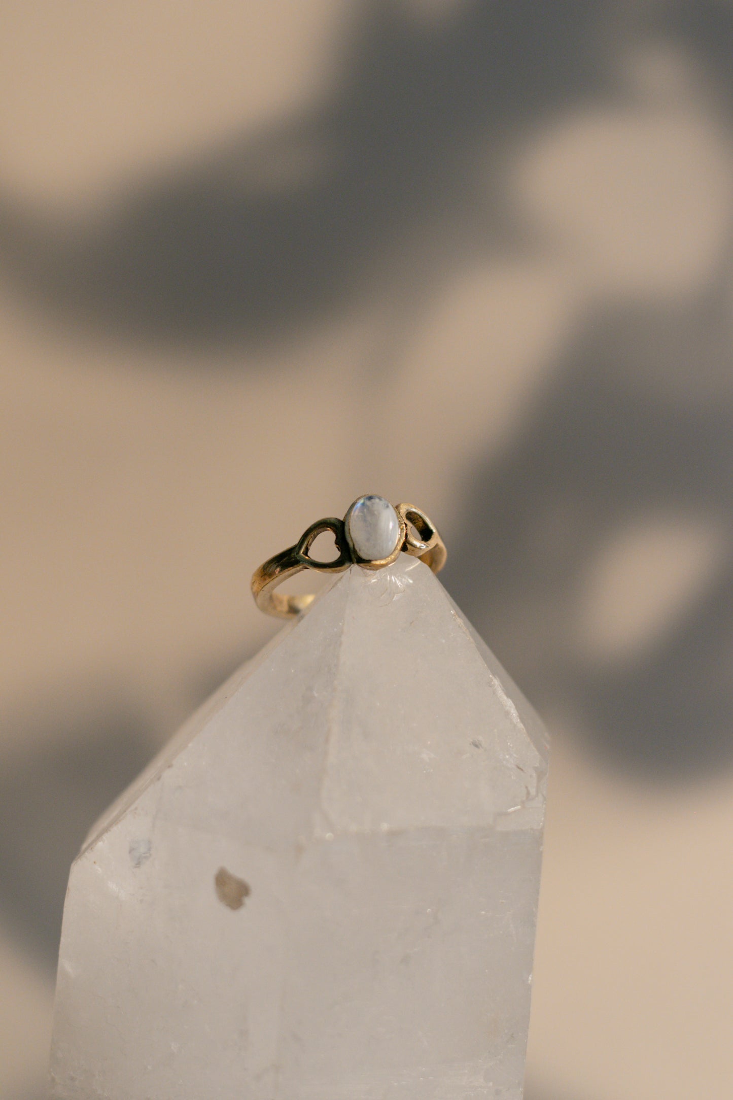 Anillo de piedra luna - Joyería mágica