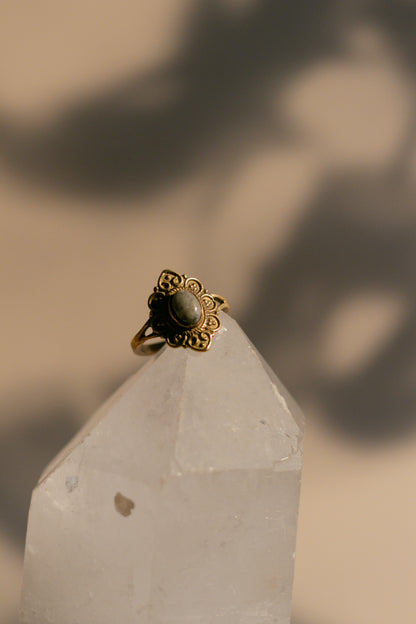 Anillo de howlita - Joyería mágica